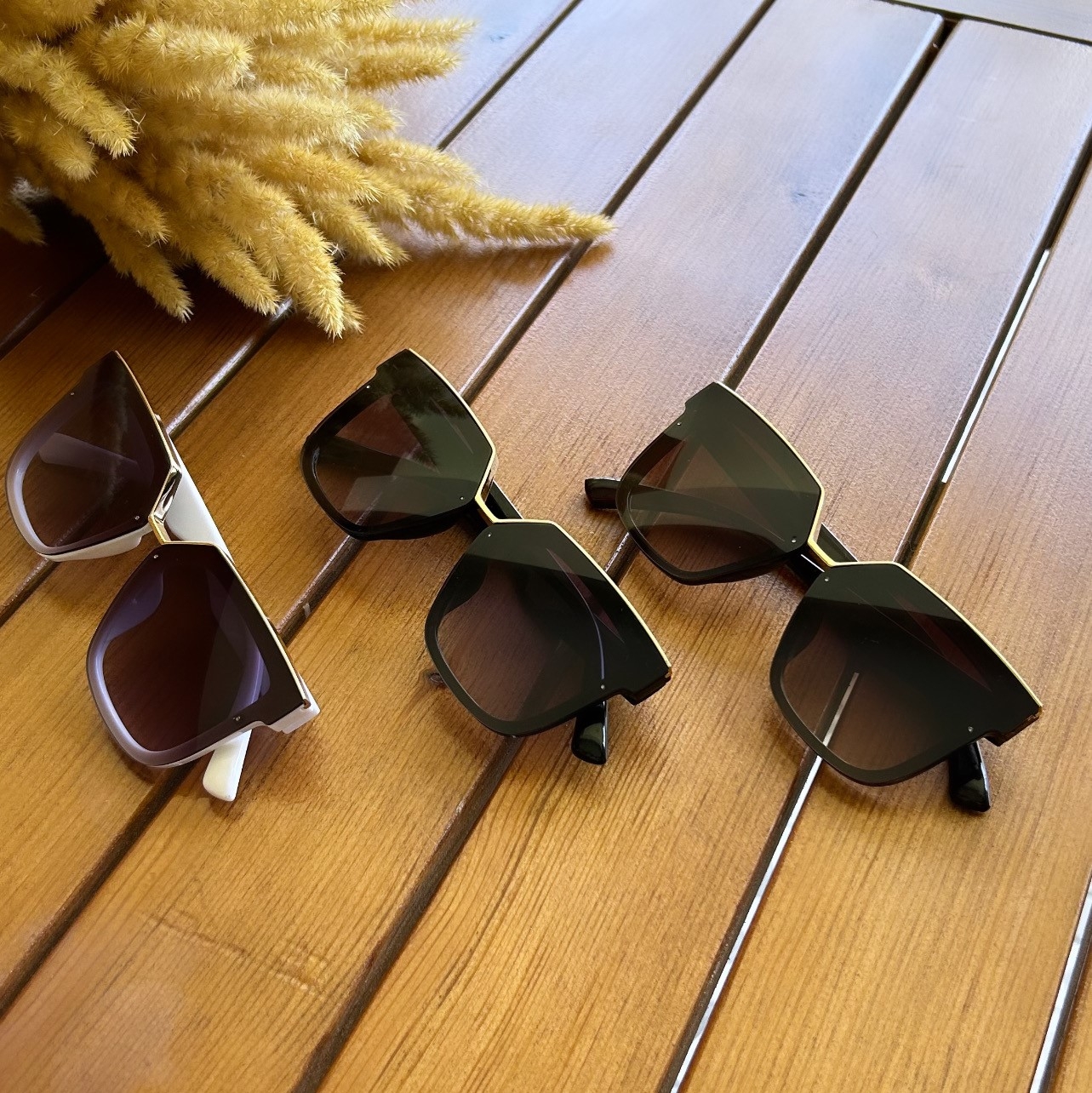 GOLD DETAYLI SİYAH GÜNEŞ GÖZLÜĞÜ